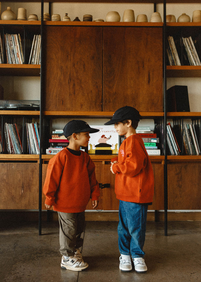 KIDS BASIC CREWNECK ACR SPICY RED