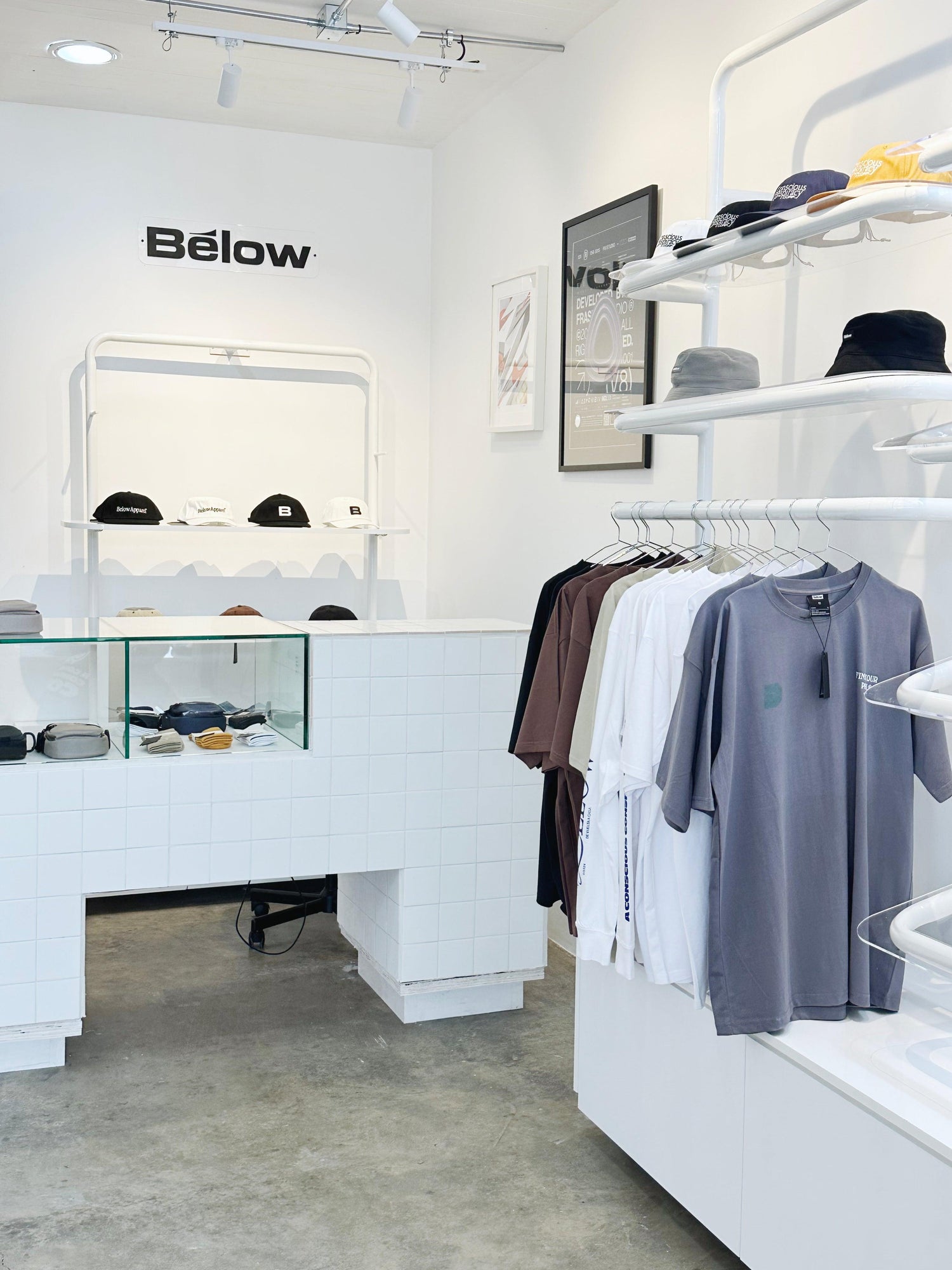 Tienda Below en Galeria Comercial ALTOMAR Pichilemu