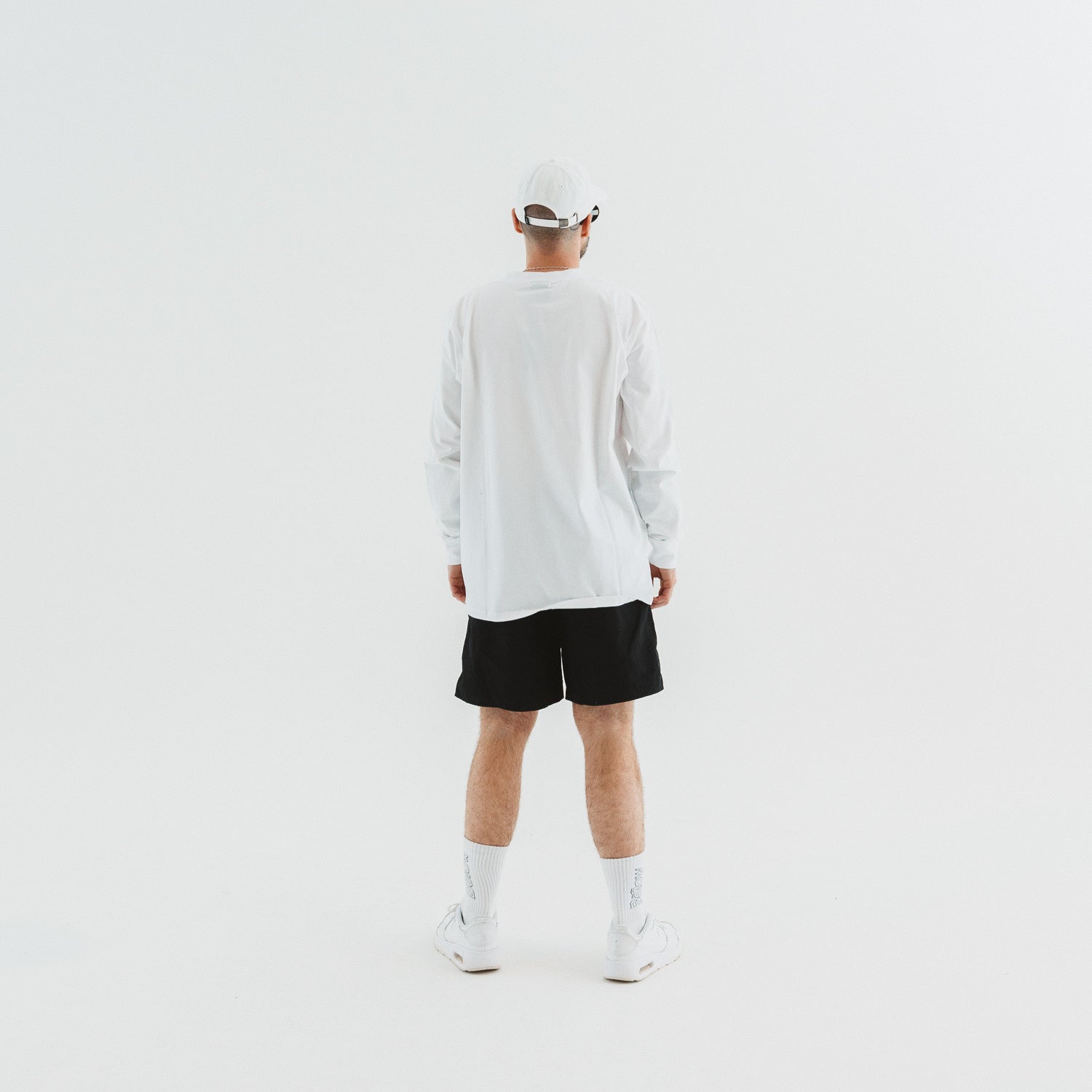 BELOW X NOAUNTIE BASIC LONGSLEEVE